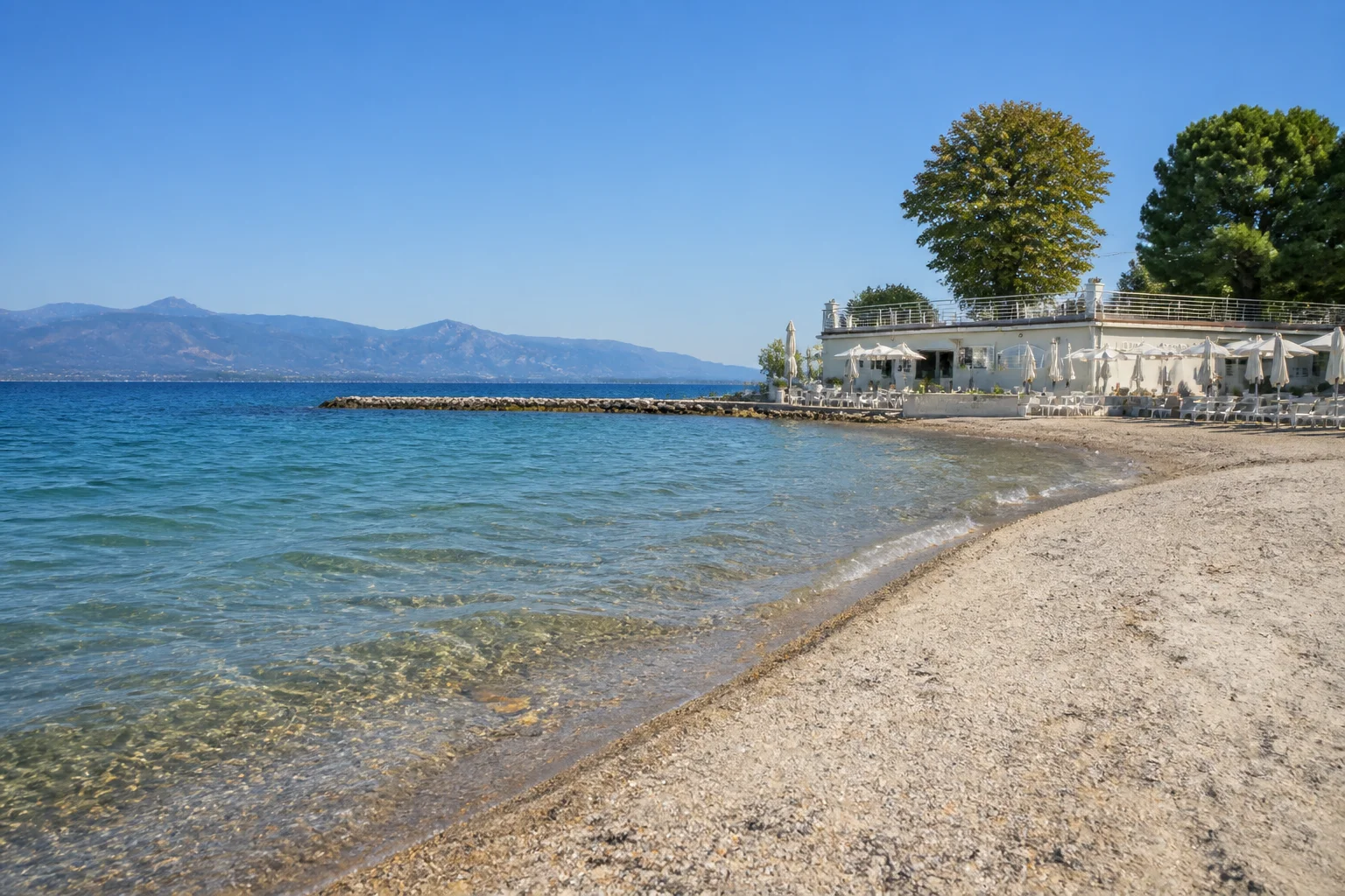 spiagge-con-vita-notturna-a-desenzano-del-garda